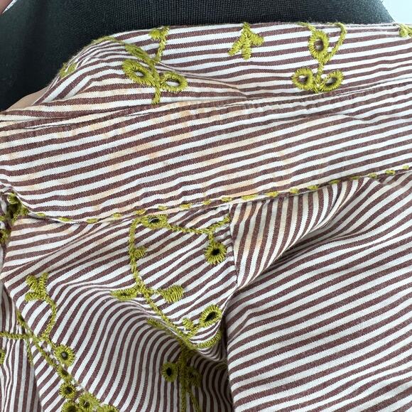 Odille Anthropologie Top Red Stripe Green Embroidered Eyelet Button-Down Shirt 4 - Picture 5 of 7